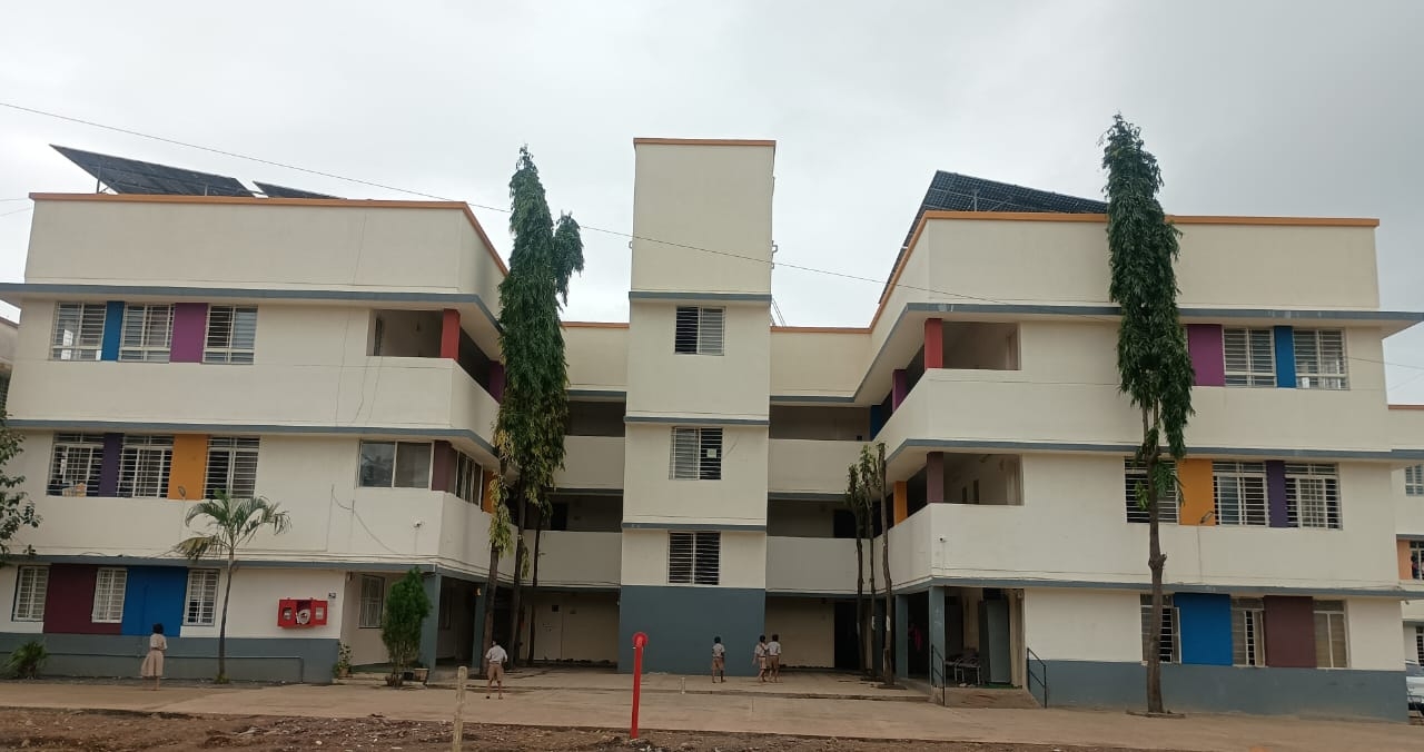 शालेय इमारत